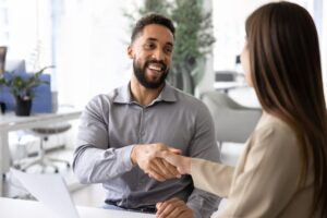 Schimbare de job, mostenire, venit dublu: momentele in care un consultant OVB face diferenta, dincolo de marile decizii clasice